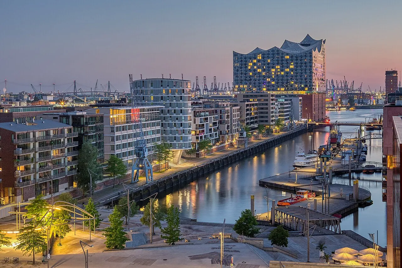 Elbphilharmonie: Context · Elbphilharmonie with Sandtorkai and Magellan Terraces in HafenCity