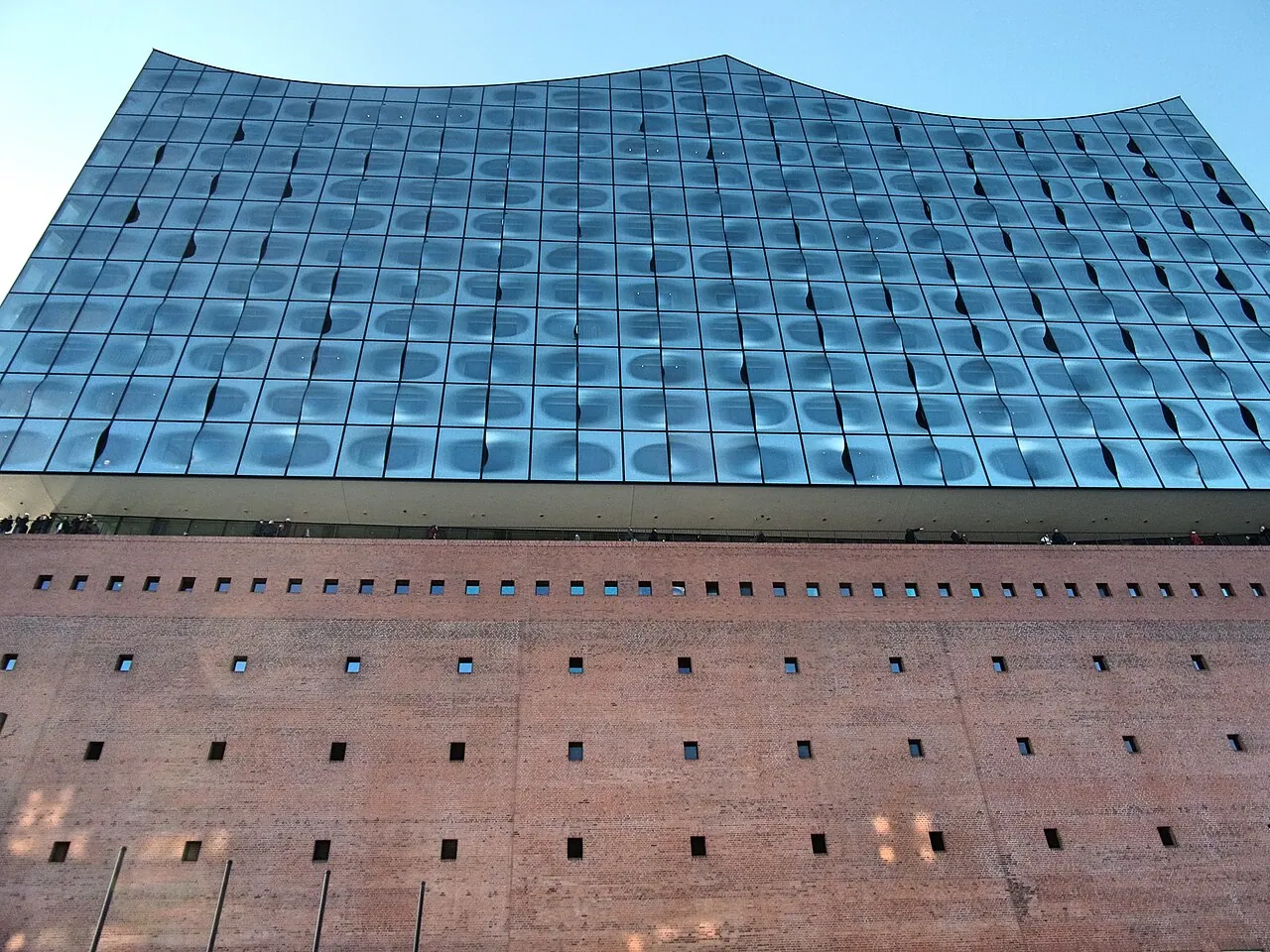 Elbphilharmonie: Exterior · Die Elphi nach der letzten Bauabnahme und Eröffnung der Plaza im November 2016