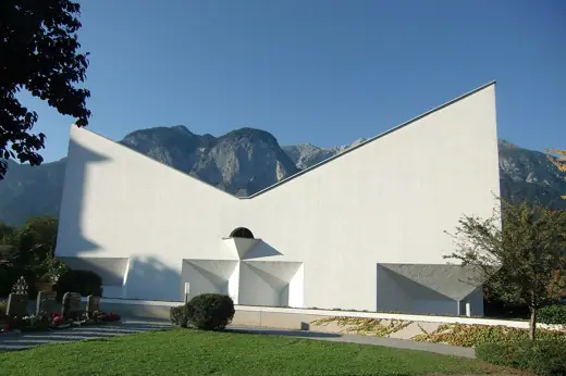 Photo 2: Exterior