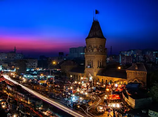 Photo 5: Context · This is a photo of a monument in Pakistan identified as the