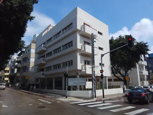 Photo 3: Exterior