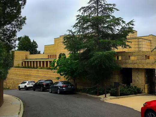Photo 2: Exterior