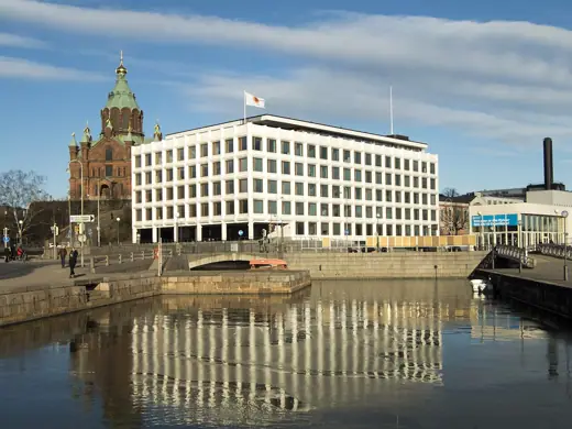 Photo 3: Exterior