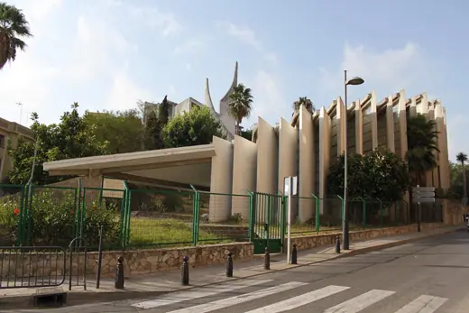 Photo 1: Exterior