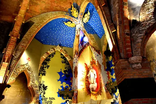 Photo 2: Exterior
