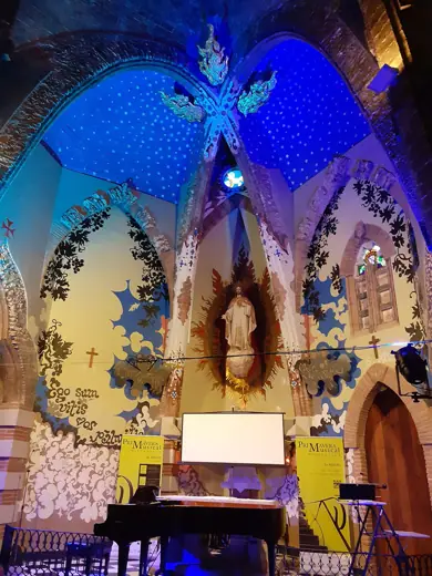 Photo 6: Interior
