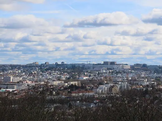 Photo 3: Exterior · Le Mont d'Est depuis le parc des Coteaux-d'Avron, Neuilly-Plaisance, Seine-Saint-Denis, France