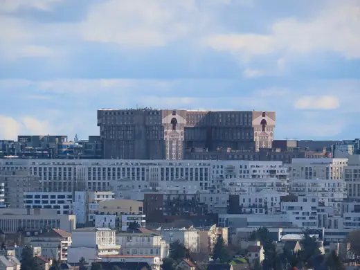 Photo 4: Exterior · Le Mont d'Est depuis le parc des Coteaux-d'Avron, Neuilly-Plaisance, Seine-Saint-Denis, France
