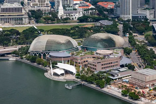 Photo 3: Exterior