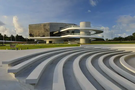 Photo 2: Exterior