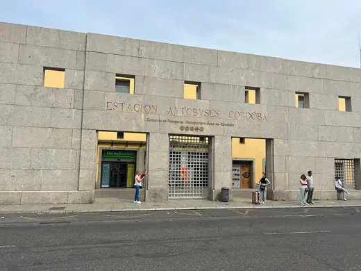 Photo 1: Exterior