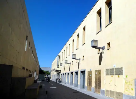 Photo 3: Exterior