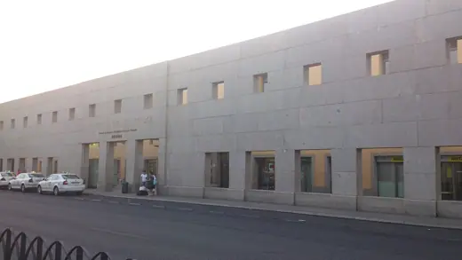 Photo 4: Exterior