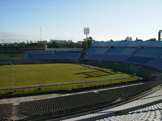 Photo 2: Exterior