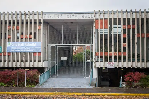 Photo 4: Interior · South entrance on 8th Avenue