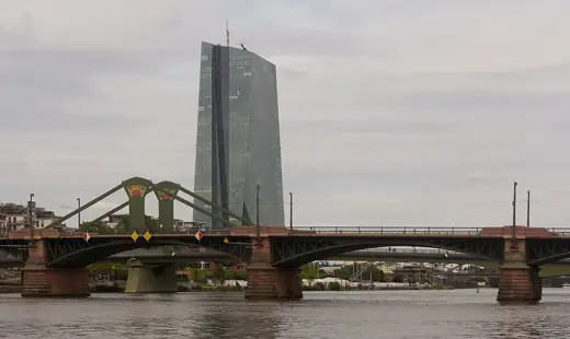 Photo 2: Exterior · Frankfurt am Main, office building (die Europäische Zentralbank) from der Alte Mainbrücke