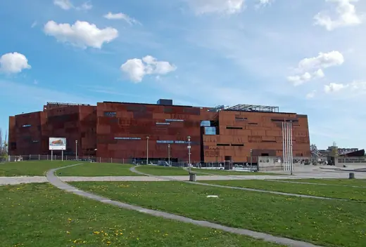 Photo 2: Exterior · Gdańsk Śródmieście, Europejskie Centrum Solidarności (ECS)
