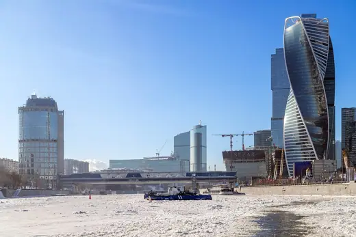 Photo 2: Exterior · Bagration pedestrian bridge across the Moskva River