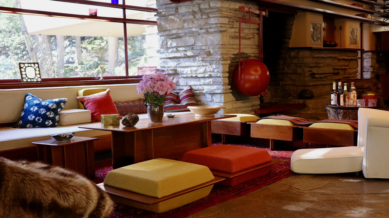 Fallingwater: Interior · Fallingwater - obývací pokoj včetně původního vybavení