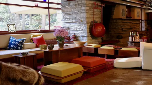 Photo 5: Interior · Fallingwater - obývací pokoj včetně původního vybavení