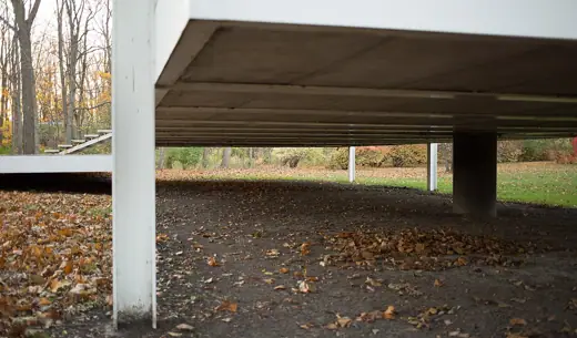 Photo 5: Detail · Farnsworth House by Mies Van Der Rohe