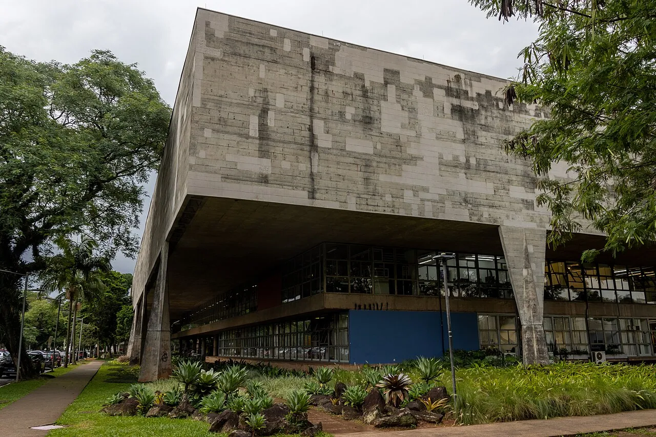 FAU-USP Building: Exterior