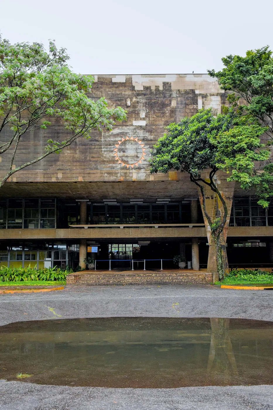 FAU-USP Building: Exterior · edifício tombado em São Paulo, São Paulo, Brasil