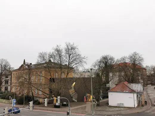 Photo 3: Exterior