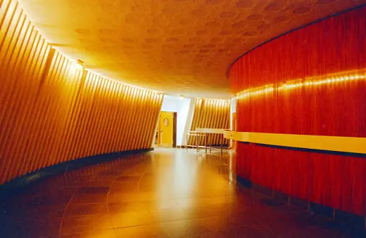 Photo 6: Interior · Foyer bei den Aufzügen im Berliner Fernshturm