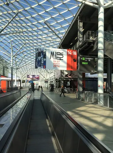 Photo 4: Exterior · Pelzmesse "Mifur", Bahnstation (Rho?) 2014