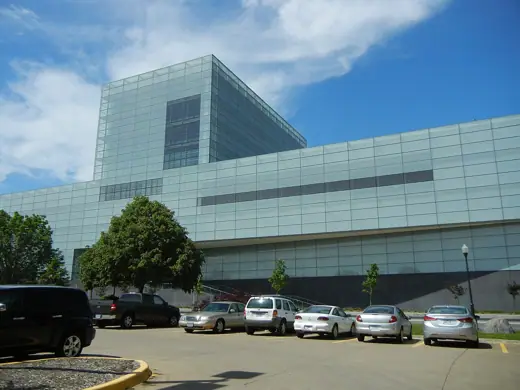 Photo 4: Exterior