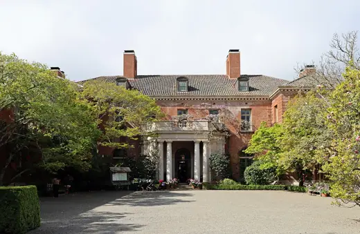 Photo 2: Exterior
