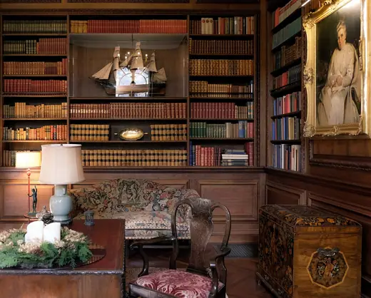 Photo 4: Interior
