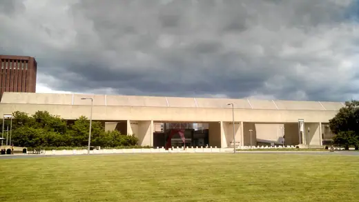 Photo 1: Exterior