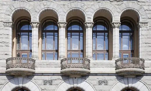 Photo 2: Exterior