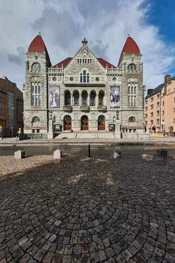 Photo 3: Exterior