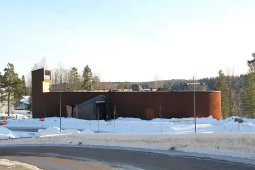 Photo 1: Exterior