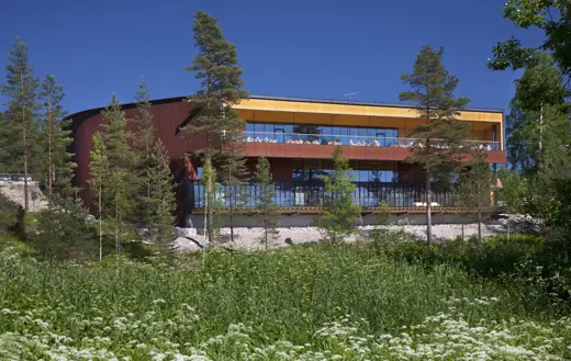 Photo 3: Exterior