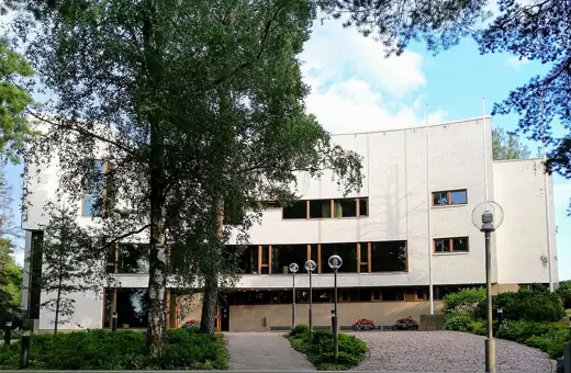 Photo 1: Exterior