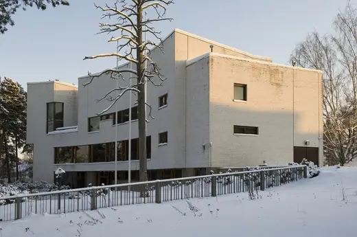 Photo 3: Exterior