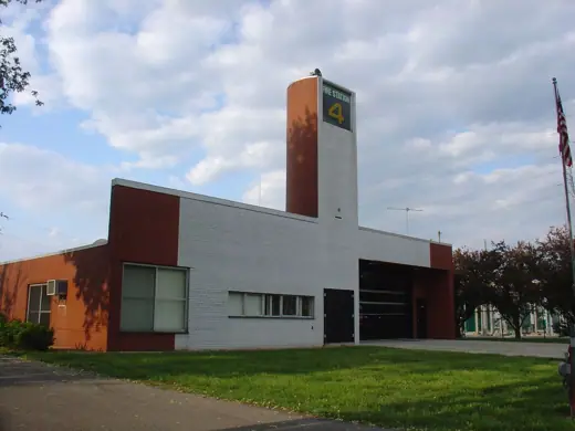 Photo 2: Exterior