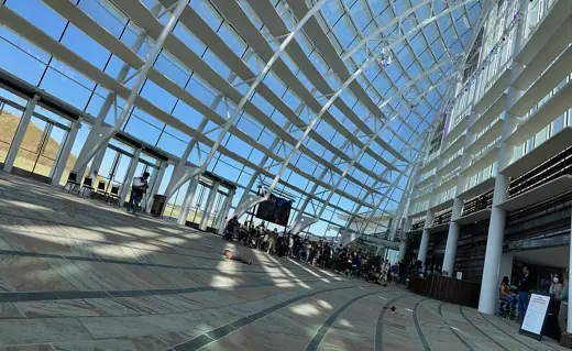 Photo 3: Exterior