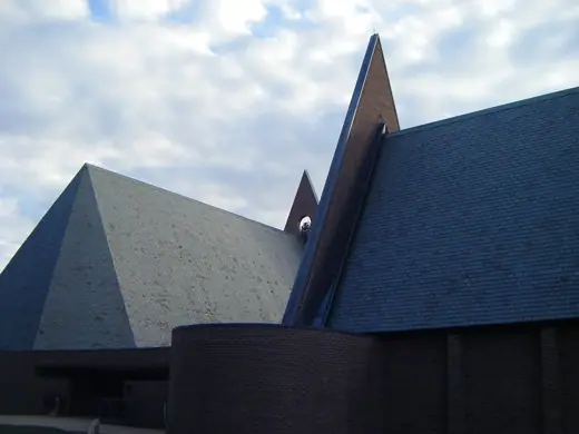 Photo 3: Exterior