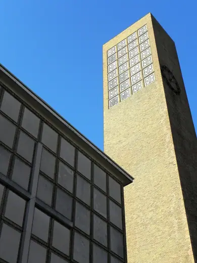 Photo 3: Exterior