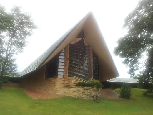Photo 2: Exterior