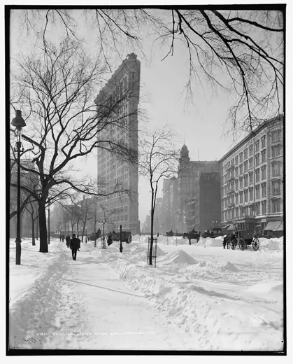 Photo 4: Exterior
