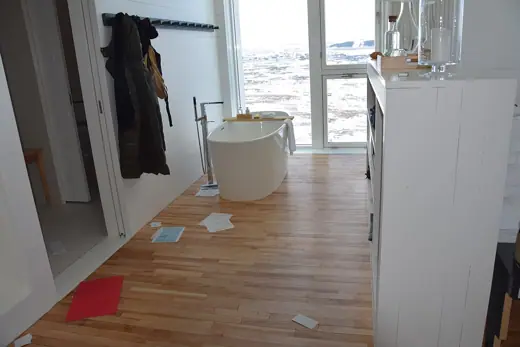 Photo 6: Detail · There was no problem opening the windows off to the right