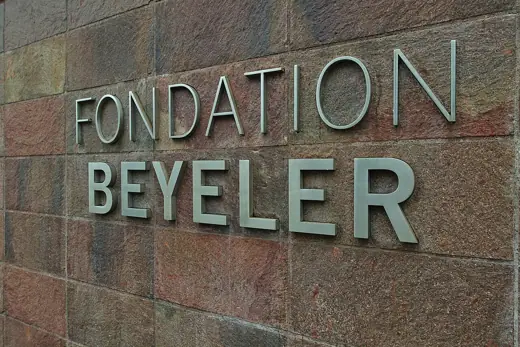 Photo 3: Exterior