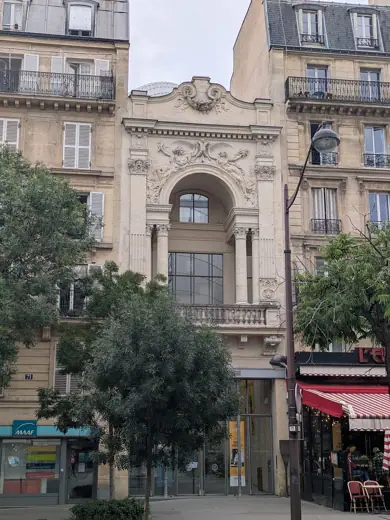 Photo 2: Exterior · Théâtre des Gobelins, juillet 2025