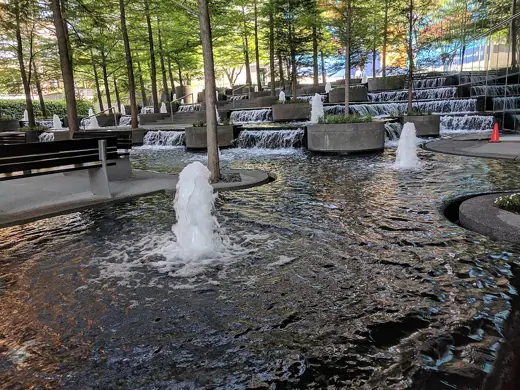 Photo 3: Exterior · Fountain Place, Dallas Texas